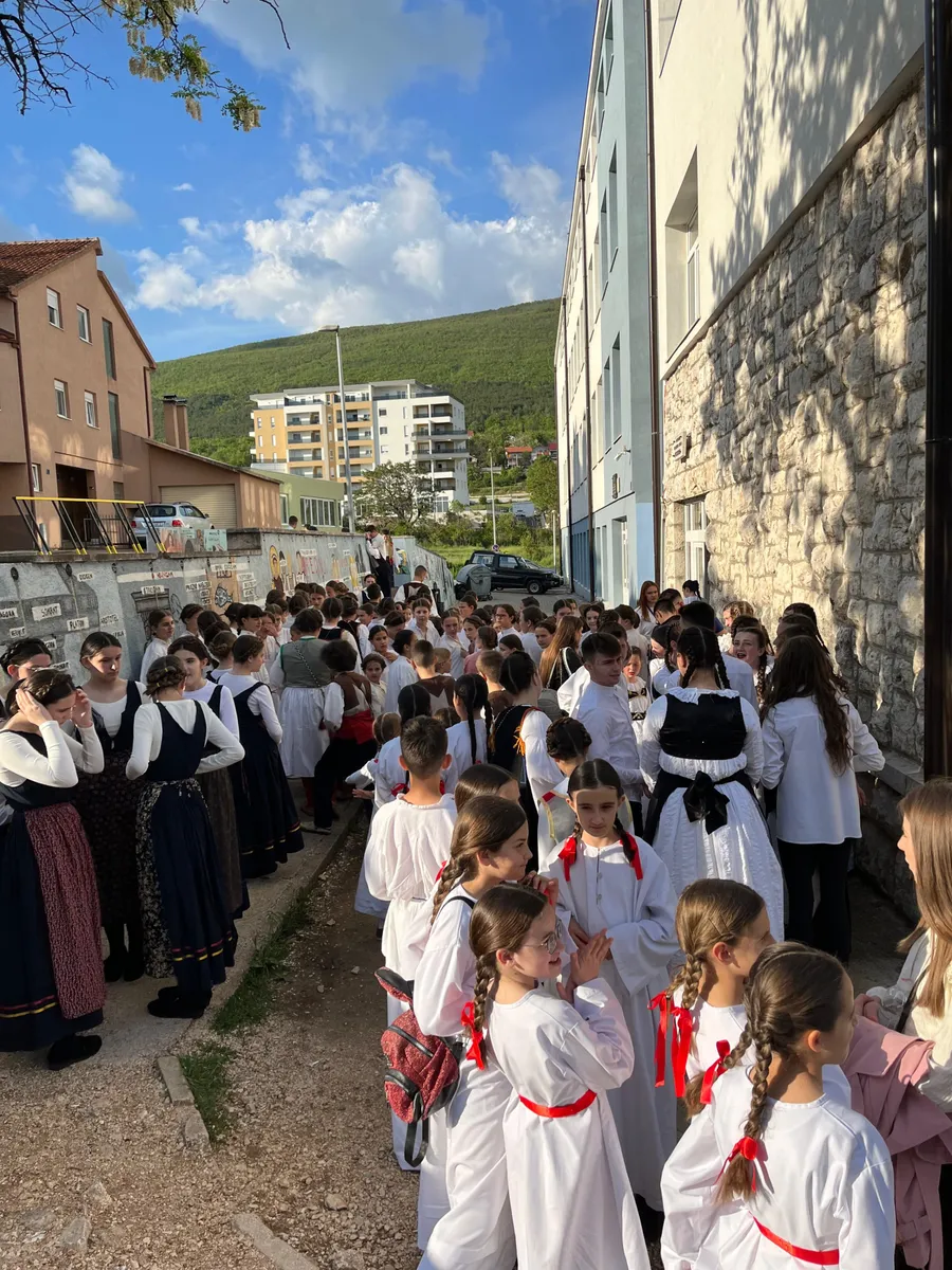 FOTO: U Posušju održana 9. Dječja smotra folklora 'Na Petrovu ognjištu' 1