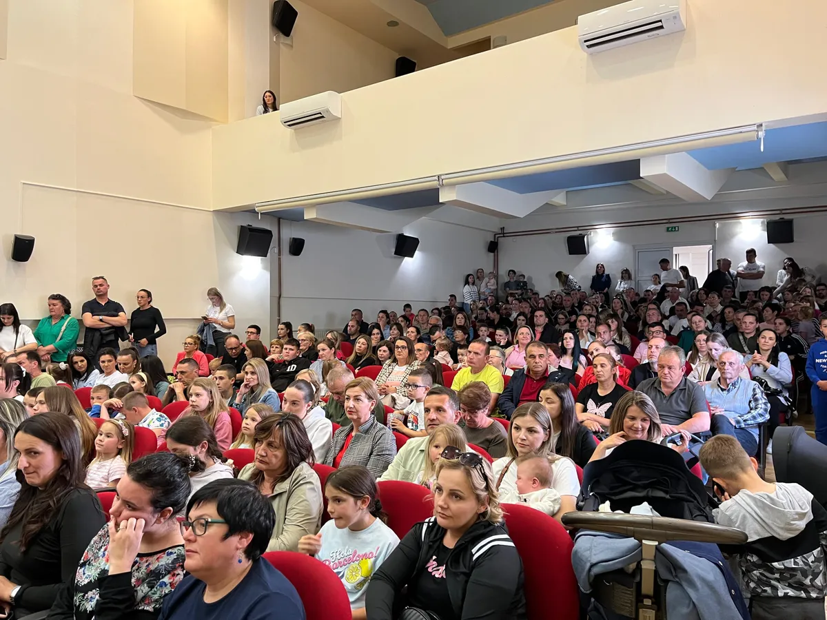FOTO: U Posušju održana 9. Dječja smotra folklora 'Na Petrovu ognjištu' 3