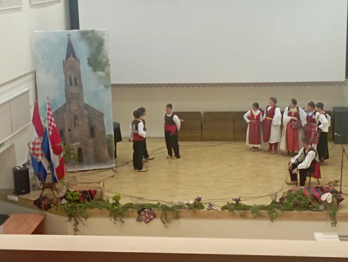 FOTO: U Posušju održana 9. Dječja smotra folklora 'Na Petrovu ognjištu' 6