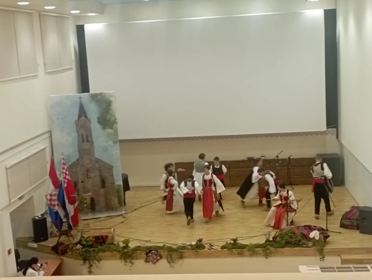 FOTO: U Posušju održana 9. Dječja smotra folklora 'Na Petrovu ognjištu' 7
