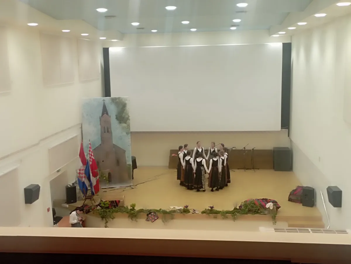 FOTO: U Posušju održana 9. Dječja smotra folklora 'Na Petrovu ognjištu' 8