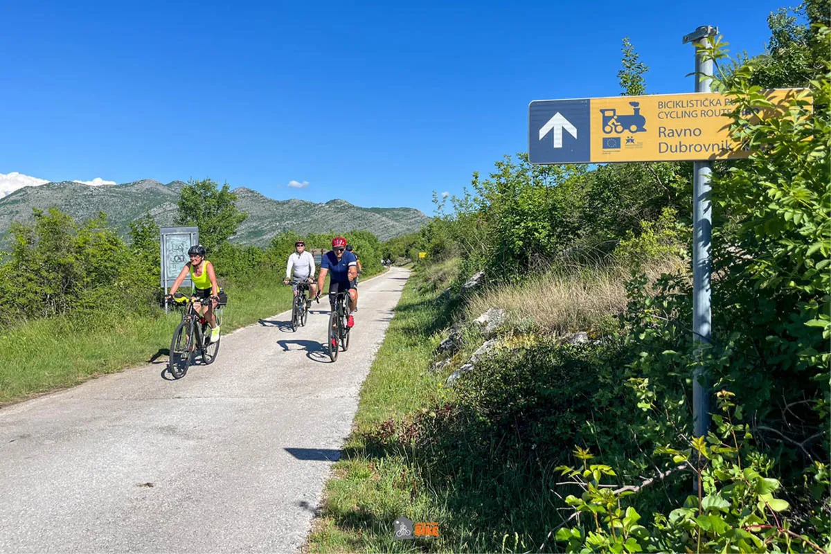 Više od stotinu biciklista na Ćiro biciklijadi od Hutova do Ravnog FOTO 12