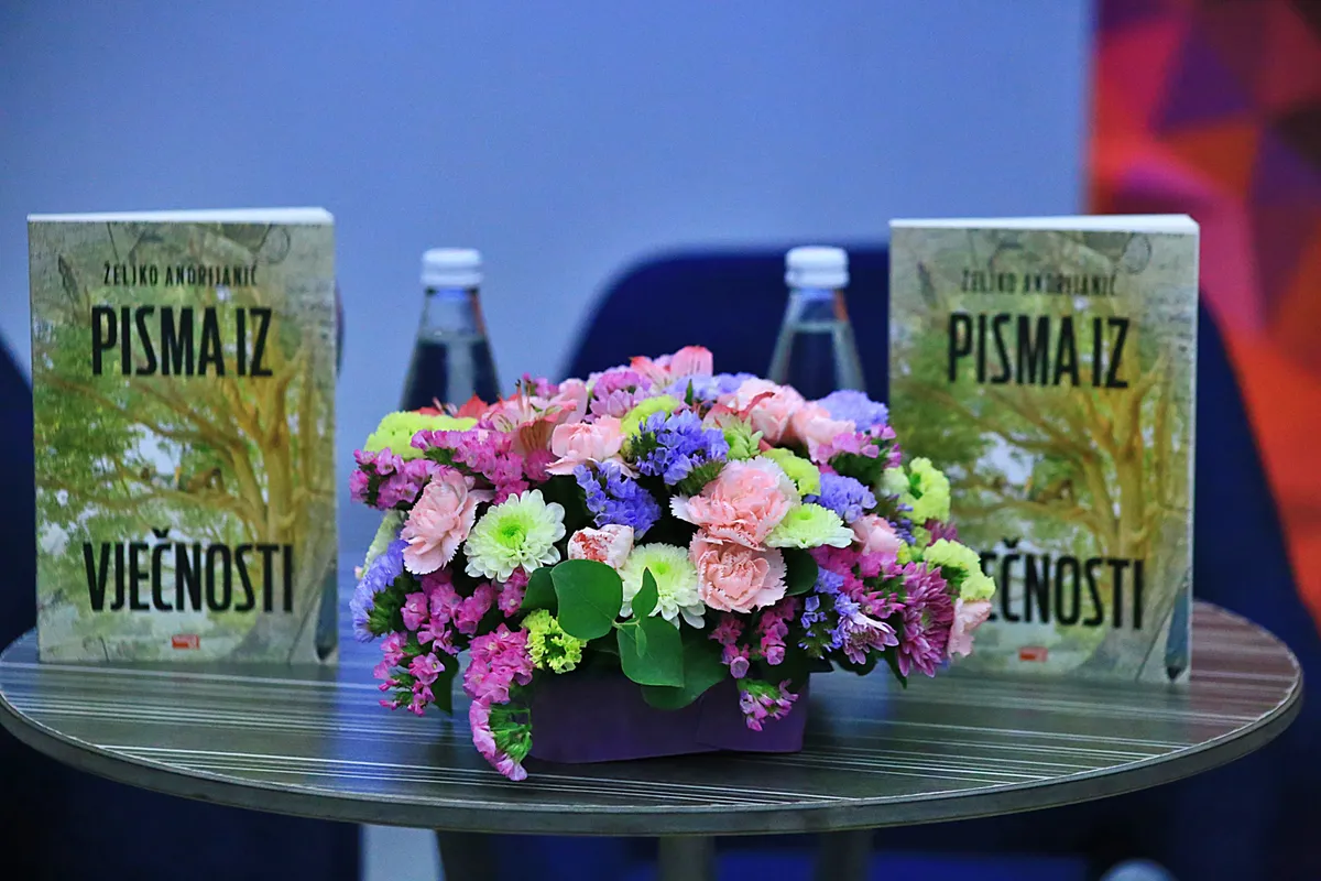 FOTO: U prepunoj Kosači predstavljena Pisma iz vječnosti! Predstavljači: Željko Andrijanić uspijeva održati pažnju čitatelja od prvog do zadnjeg slova 1
