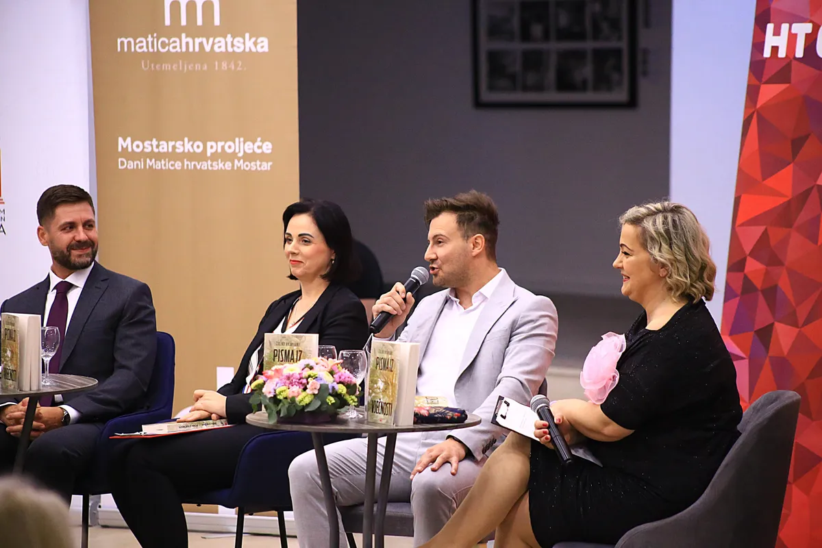 FOTO: U prepunoj Kosači predstavljena Pisma iz vječnosti! Predstavljači: Željko Andrijanić uspijeva održati pažnju čitatelja od prvog do zadnjeg slova 14