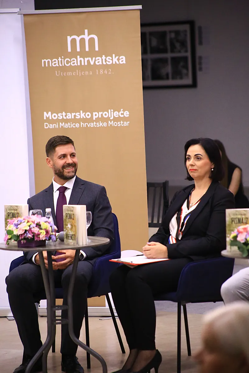 FOTO: U prepunoj Kosači predstavljena Pisma iz vječnosti! Predstavljači: Željko Andrijanić uspijeva održati pažnju čitatelja od prvog do zadnjeg slova 7