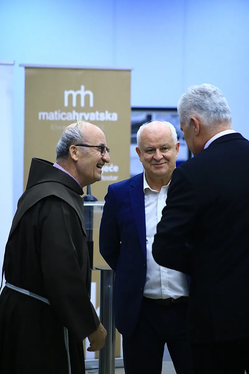 FOTO: U prepunoj Kosači predstavljena Pisma iz vječnosti! Predstavljači: Željko Andrijanić uspijeva održati pažnju čitatelja od prvog do zadnjeg slova 24