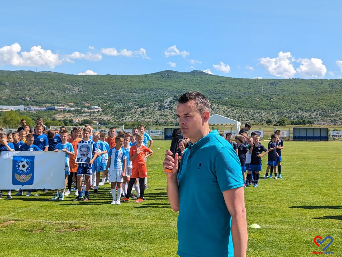 FOTO: Memorijalni turnir u čast Miša i Dine okupio u Grudama stotine djece iz BiH, Dalmacije... 10
