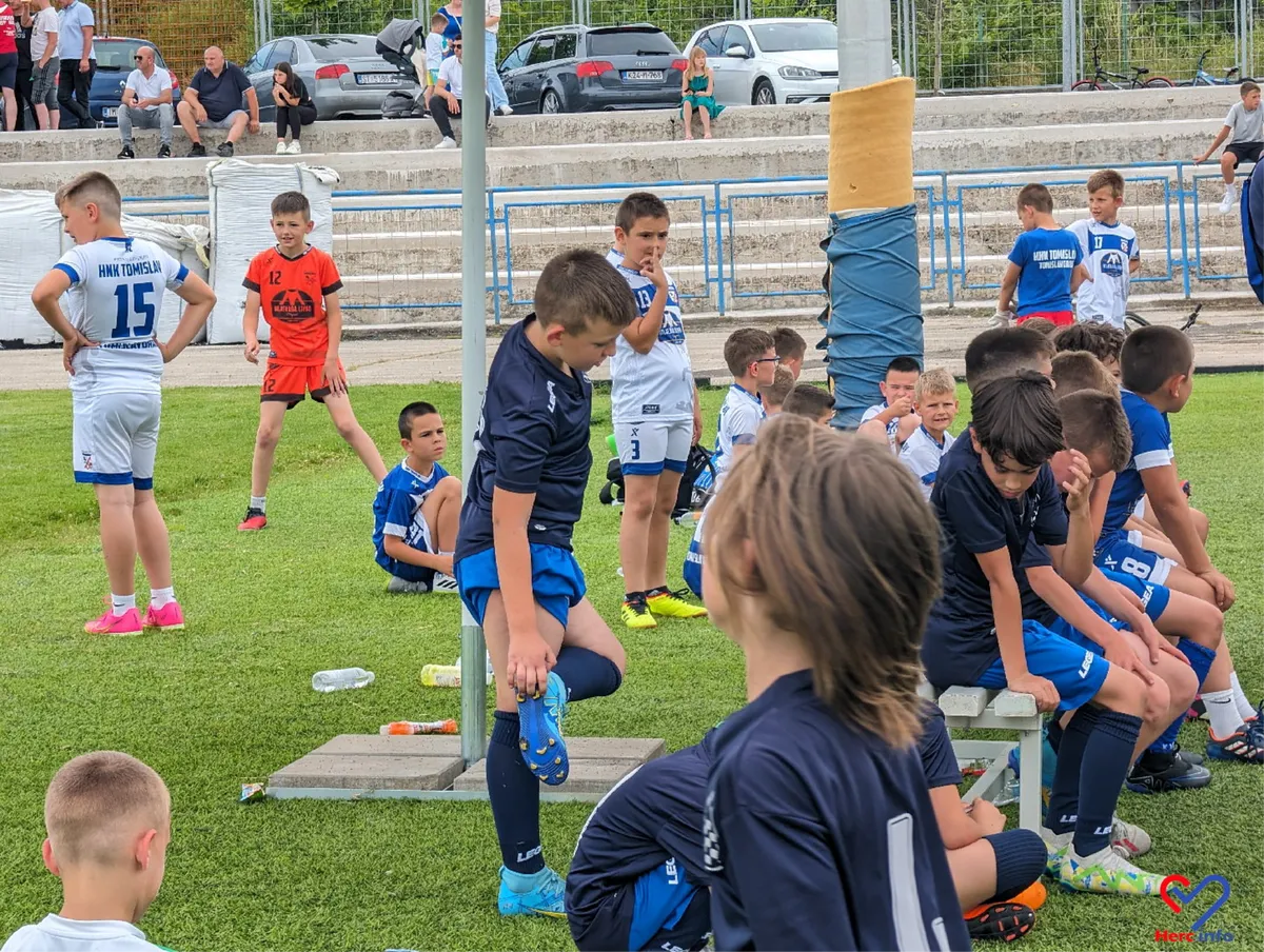FOTO: Memorijalni turnir u čast Miša i Dine okupio u Grudama stotine djece iz BiH, Dalmacije... 53