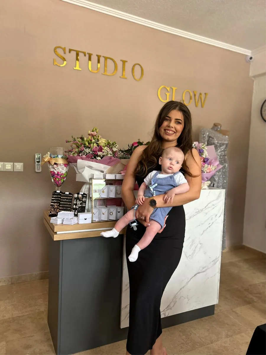 FOTO/VIDEO: Ljubica Ančić otvorila Studio Glow u Posušju! Haljine, torbice, nakit... ostavljaju bez daha  35