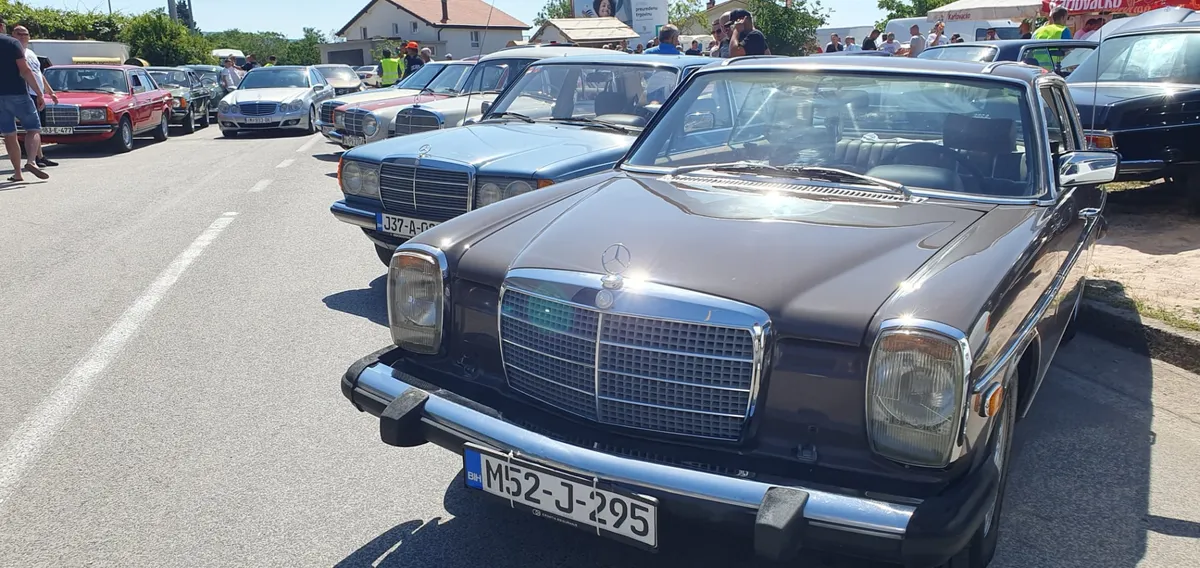 FOTO: GRUDSKE TABLICE NA SPOMENIKU MERCEDESU! U IMOTSKOM JEDINSTVEN DOGAĐAJ U SVIJETU 2