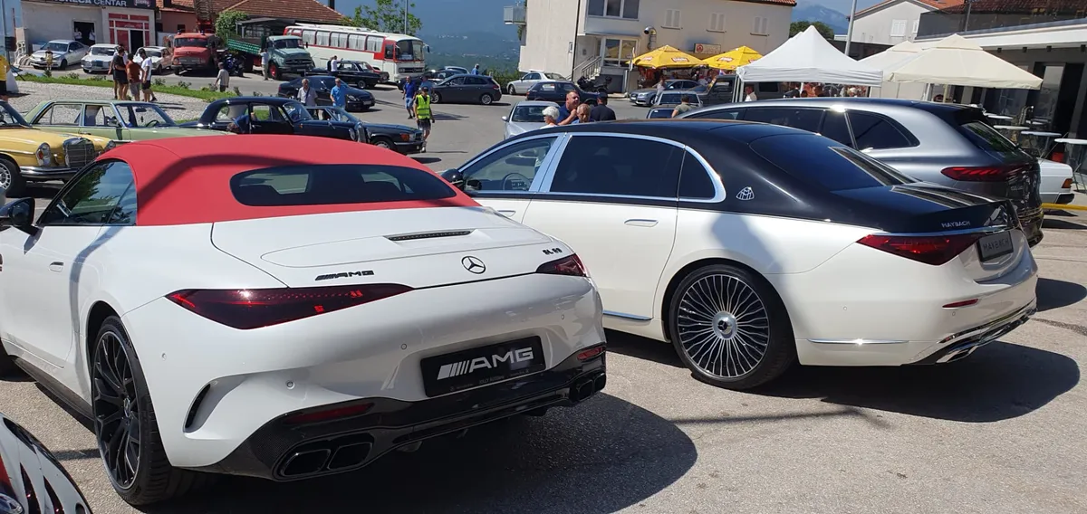 FOTO: GRUDSKE TABLICE NA SPOMENIKU MERCEDESU! U IMOTSKOM JEDINSTVEN DOGAĐAJ U SVIJETU 6