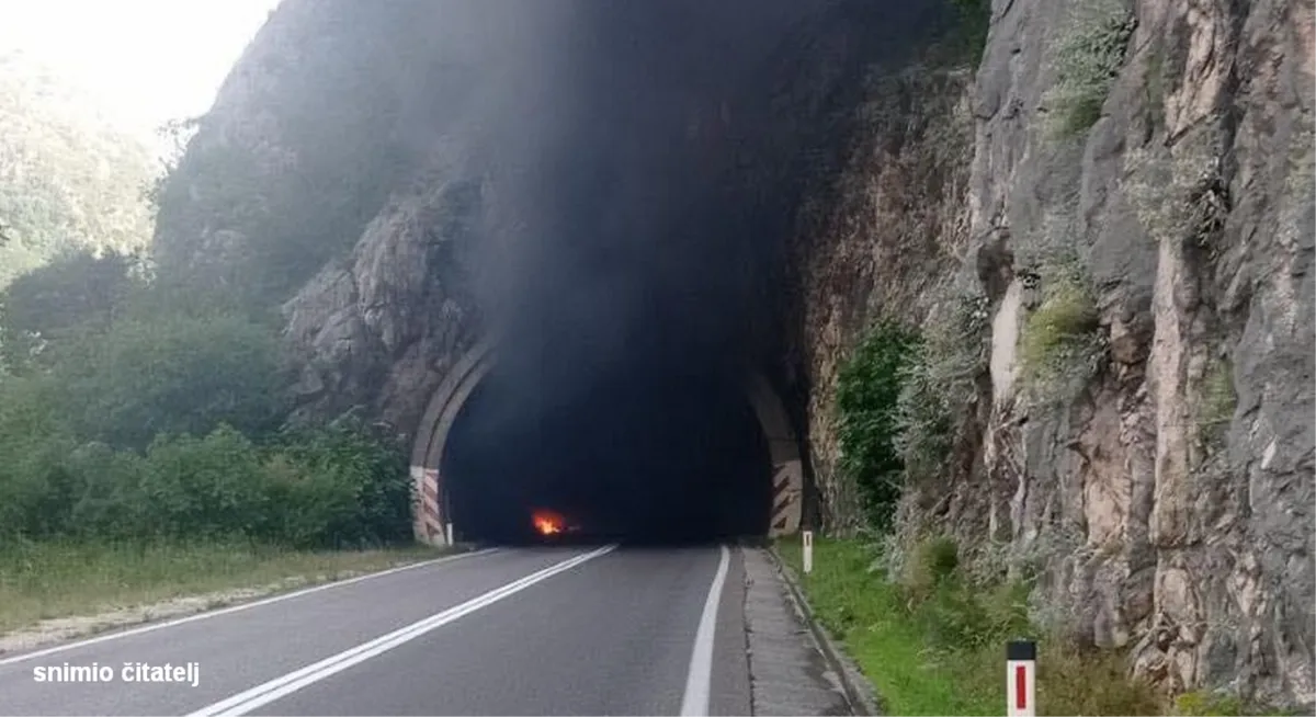 TUNEL SALAKOVAC: U prometnoj sudjelovalo više vozila nakon čega je izbio i požar, promet blokiran