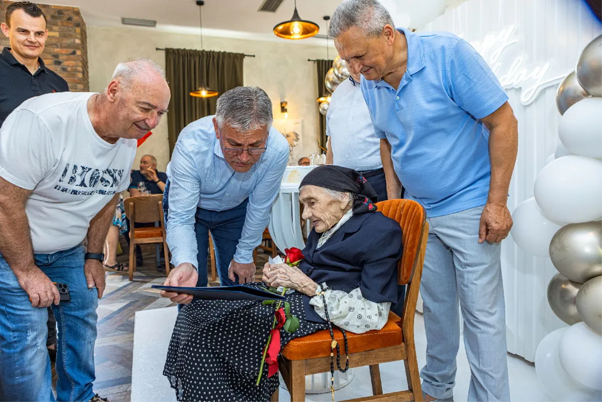 FOTO: Anđa Leko proslavila stoti rođendan! Molitva i rad obilježili su njen život 27
