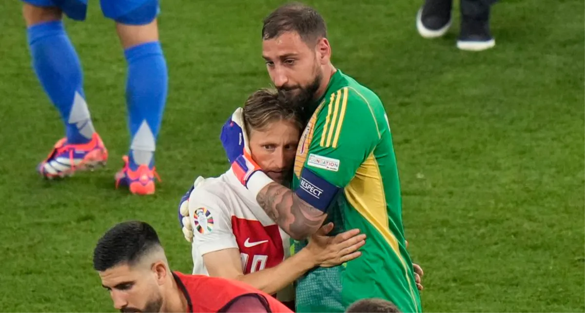 Slika koja lomi srca! Kapetan Italije zagrlio kapetana Hrvatske i zaplakao za njim!