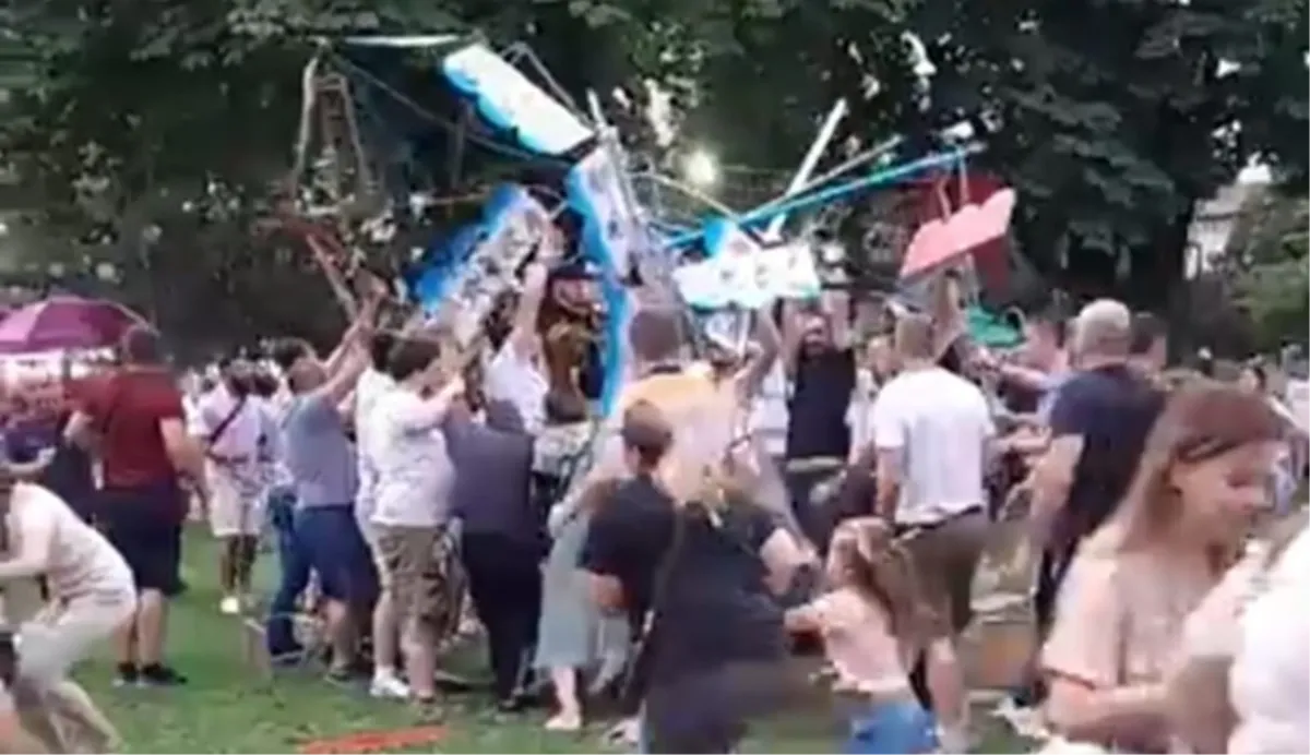 Ovo je trenutak kad su roditelji izvlačili djecu ispod ringišpila koji je pao