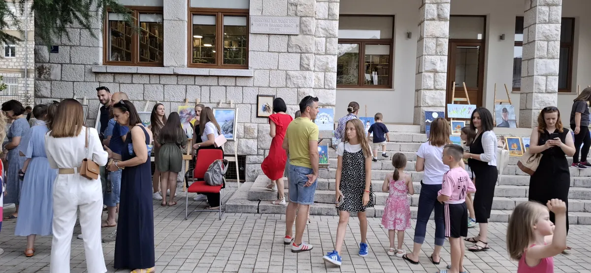Upriličena tradicionalna izložba polaznika Likovne radionice Grude FOTO