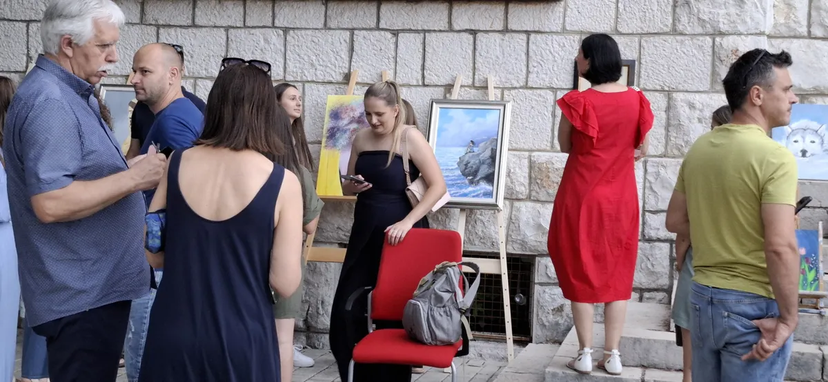 Upriličena tradicionalna izložba polaznika Likovne radionice Grude FOTO 3