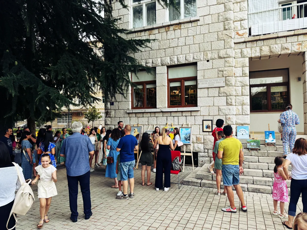 Upriličena tradicionalna izložba polaznika Likovne radionice Grude FOTO 5