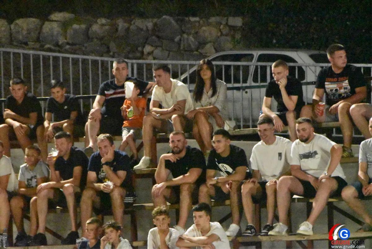 FOTO: Slavlje Drinovaca i Pešije za kraj natjecanja po skupinama! Večeras nokaut faza i 4 poslastice koje će odrediti sudionike završne večeri 33