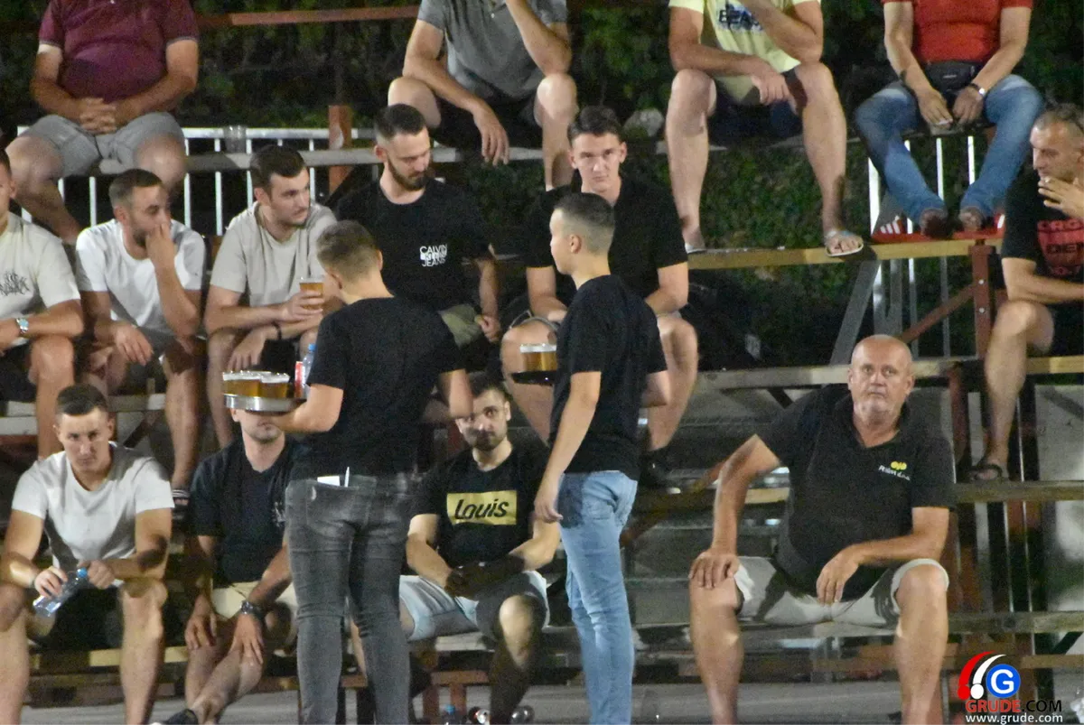 FOTO: Slavlje Drinovaca i Pešije za kraj natjecanja po skupinama! Večeras nokaut faza i 4 poslastice koje će odrediti sudionike završne večeri 36