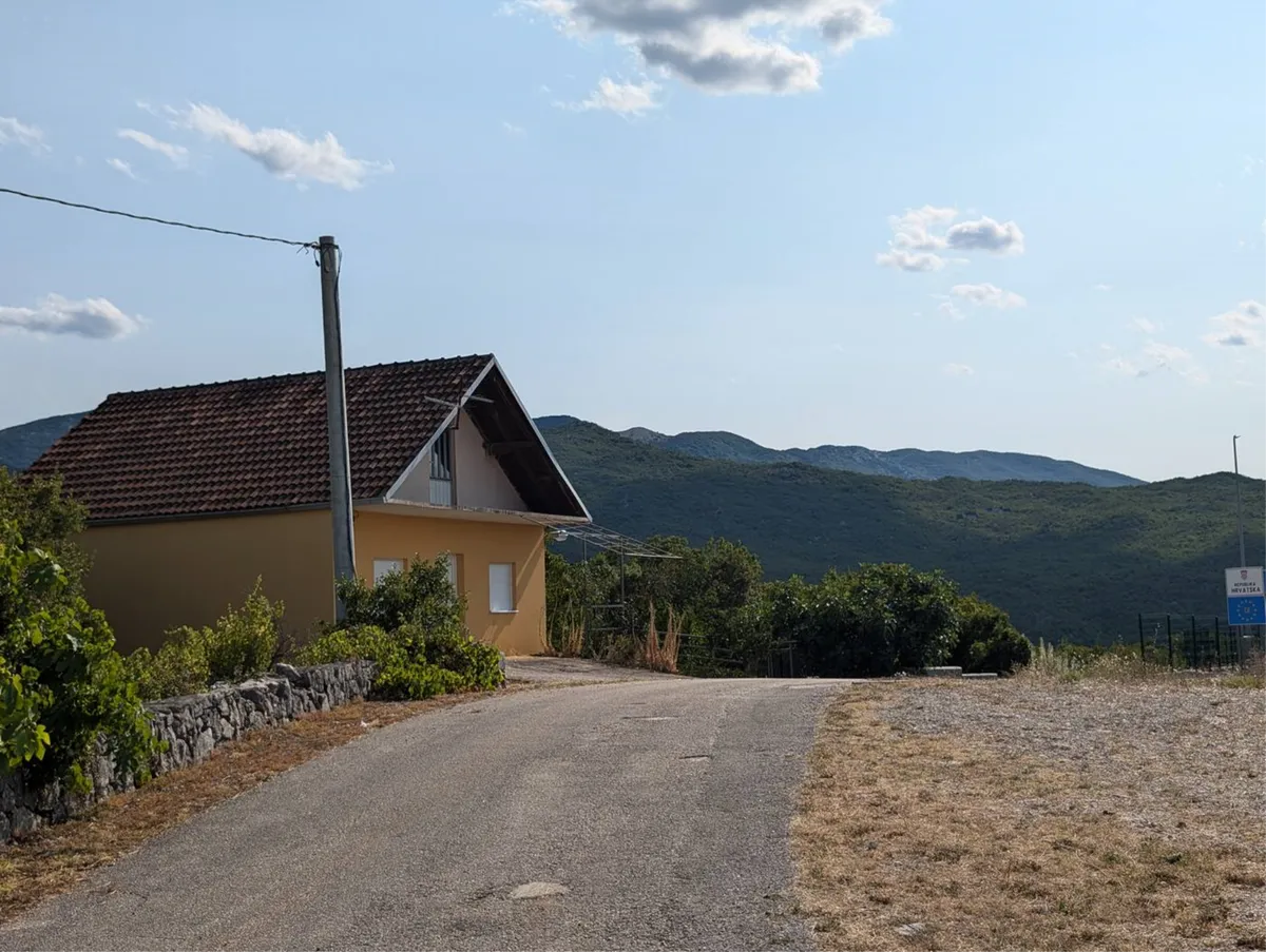 Reportaža iz Drinovaca i s Drinovačkog Brda, s granice prepune živopisnih likova i raznih dogodovština 4