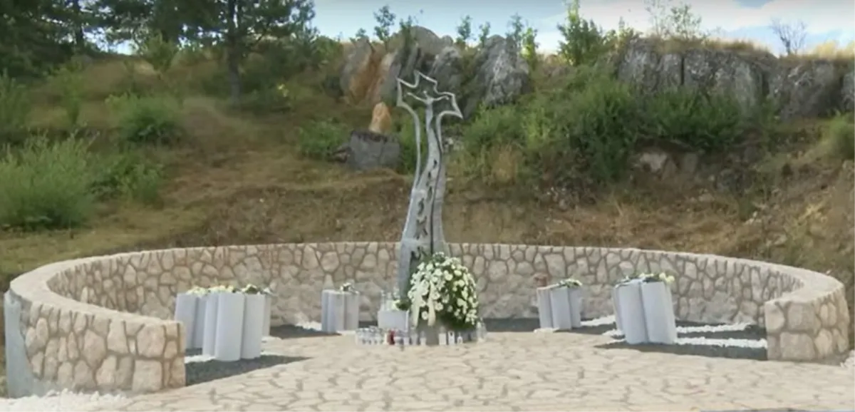Tribistovo - Blagoslovljen spomenik posuškim anđelima