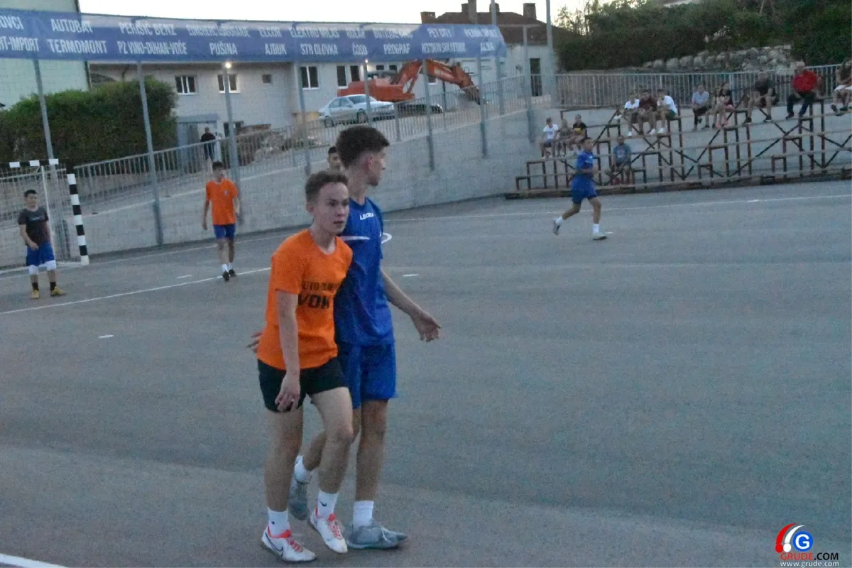 FOTO: MINUTE ŠUTNJE ZA LEGENDE I FANTASTIČNO POLUFINALE UVOD U VELIKO FINALE! GRUDE CENTAR I DRINOVCI OPET SE BORE ZA PRVAKA GRUDA 1