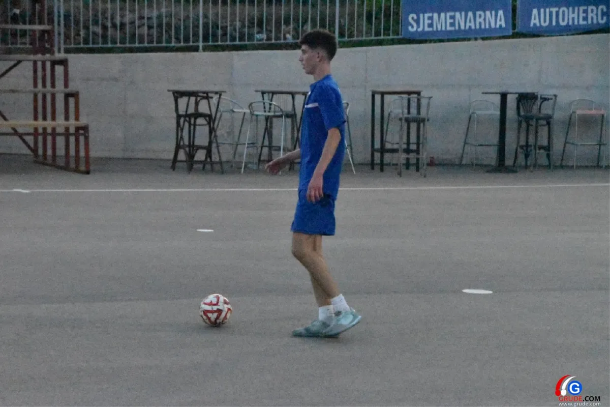 FOTO: MINUTE ŠUTNJE ZA LEGENDE I FANTASTIČNO POLUFINALE UVOD U VELIKO FINALE! GRUDE CENTAR I DRINOVCI OPET SE BORE ZA PRVAKA GRUDA 3