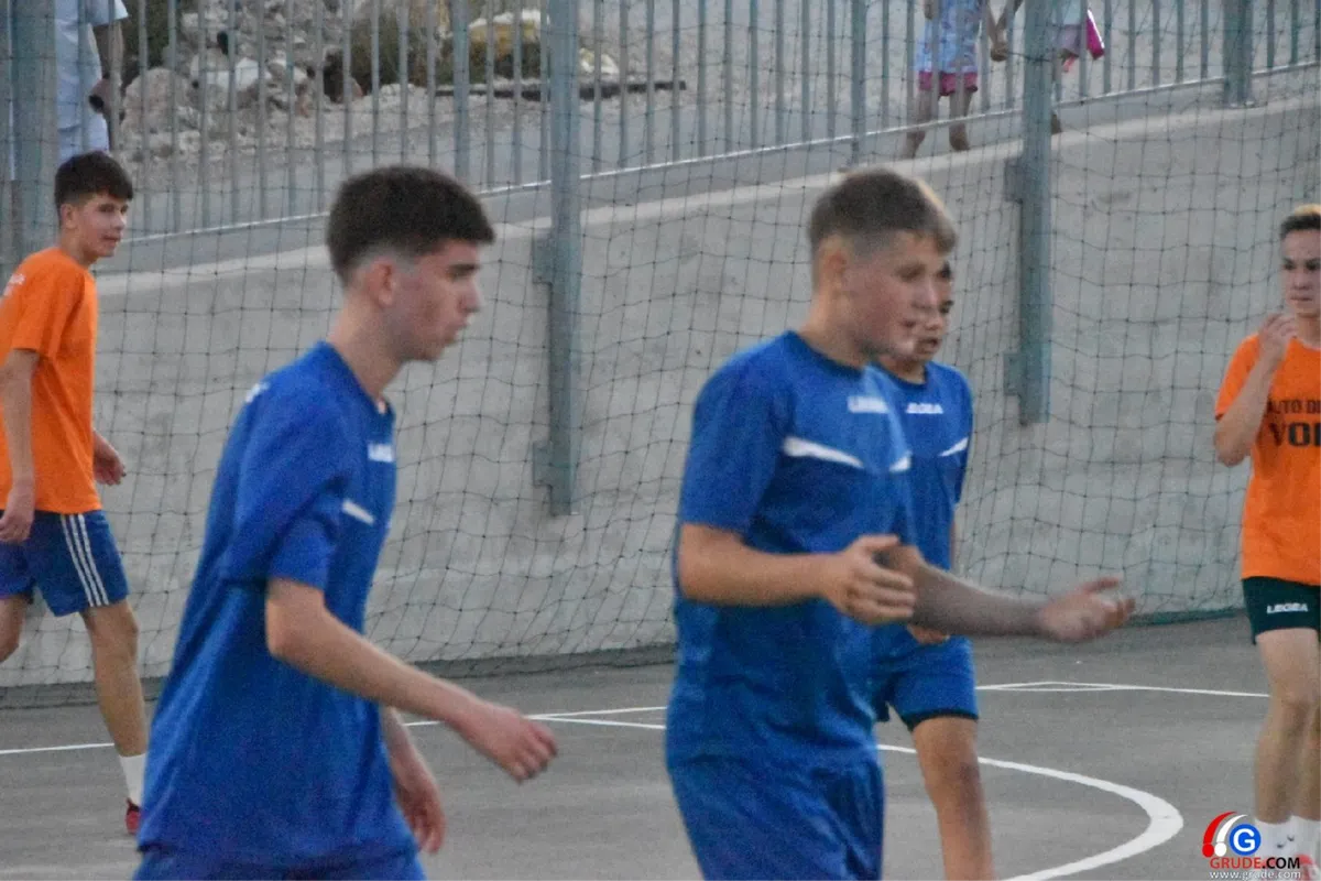 FOTO: MINUTE ŠUTNJE ZA LEGENDE I FANTASTIČNO POLUFINALE UVOD U VELIKO FINALE! GRUDE CENTAR I DRINOVCI OPET SE BORE ZA PRVAKA GRUDA 4