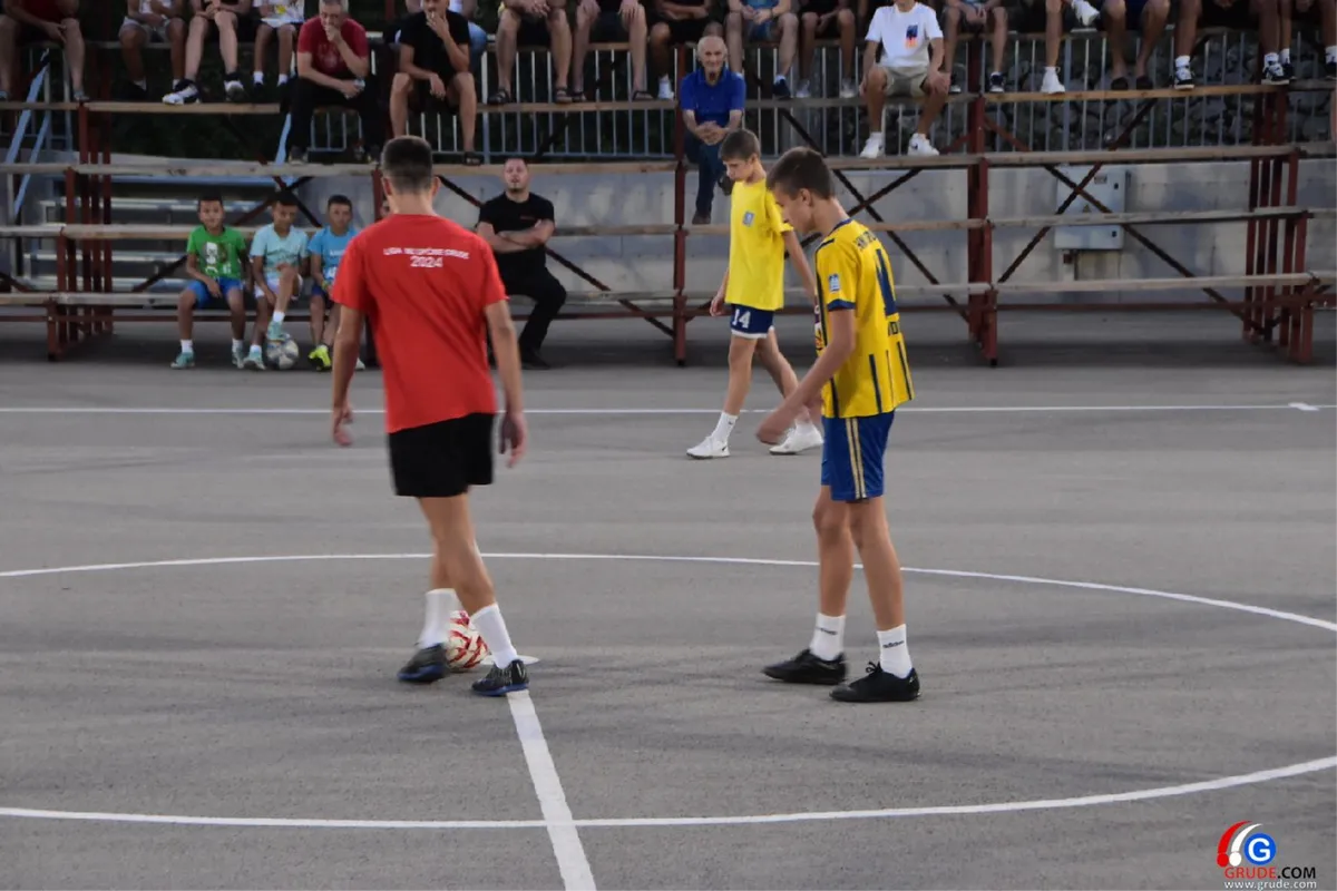 FOTO: MINUTE ŠUTNJE ZA LEGENDE I FANTASTIČNO POLUFINALE UVOD U VELIKO FINALE! GRUDE CENTAR I DRINOVCI OPET SE BORE ZA PRVAKA GRUDA 6