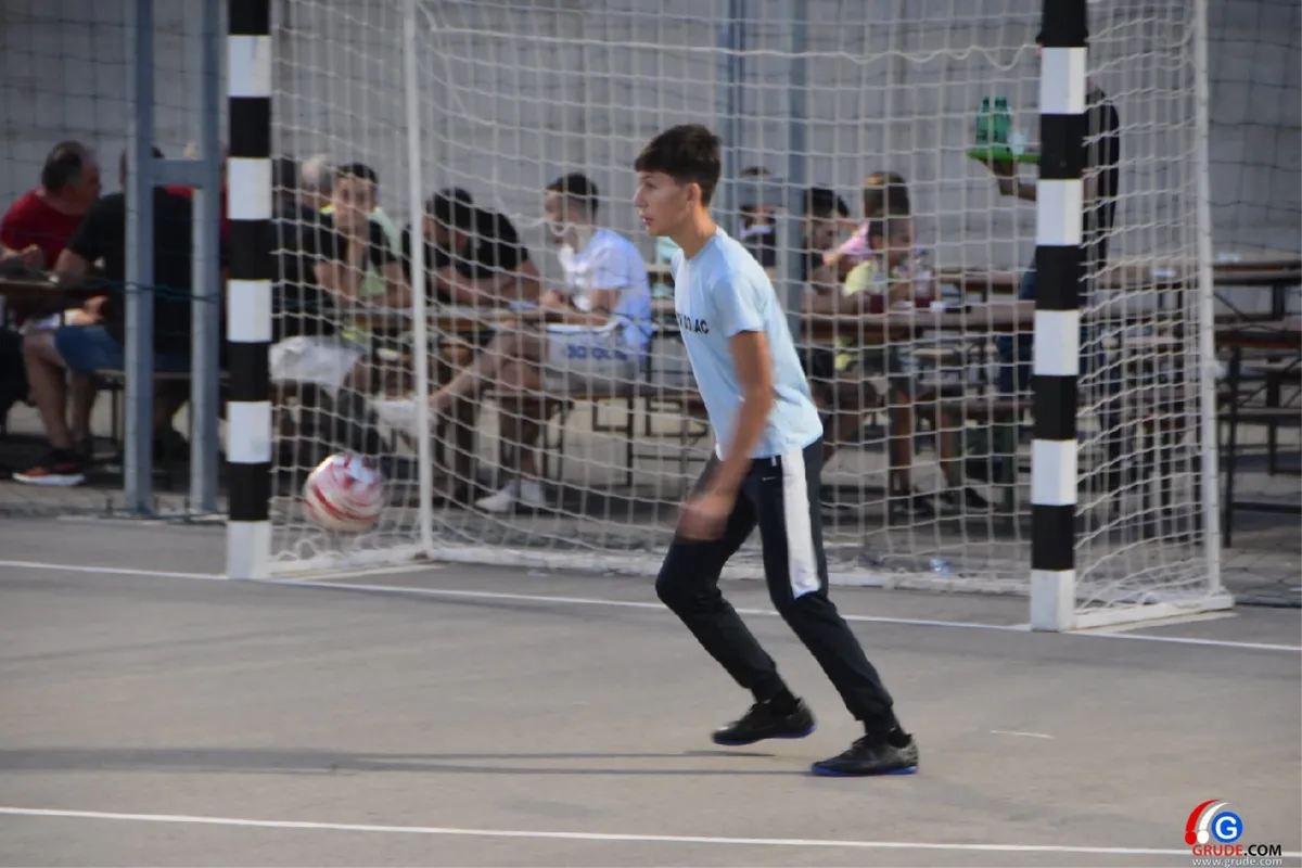 FOTO: MINUTE ŠUTNJE ZA LEGENDE I FANTASTIČNO POLUFINALE UVOD U VELIKO FINALE! GRUDE CENTAR I DRINOVCI OPET SE BORE ZA PRVAKA GRUDA 7