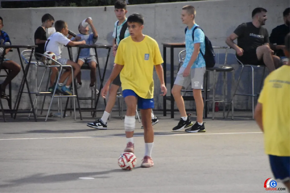 FOTO: MINUTE ŠUTNJE ZA LEGENDE I FANTASTIČNO POLUFINALE UVOD U VELIKO FINALE! GRUDE CENTAR I DRINOVCI OPET SE BORE ZA PRVAKA GRUDA 11
