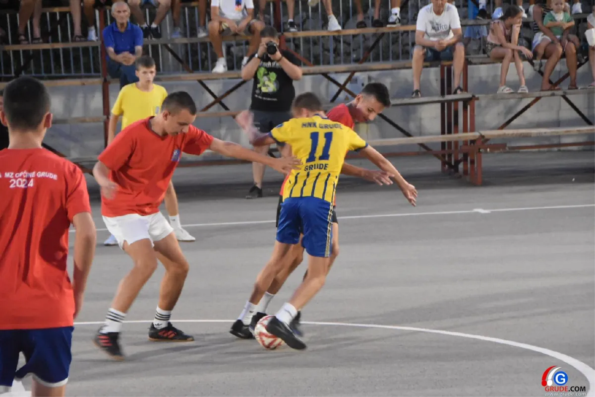 FOTO: MINUTE ŠUTNJE ZA LEGENDE I FANTASTIČNO POLUFINALE UVOD U VELIKO FINALE! GRUDE CENTAR I DRINOVCI OPET SE BORE ZA PRVAKA GRUDA 15