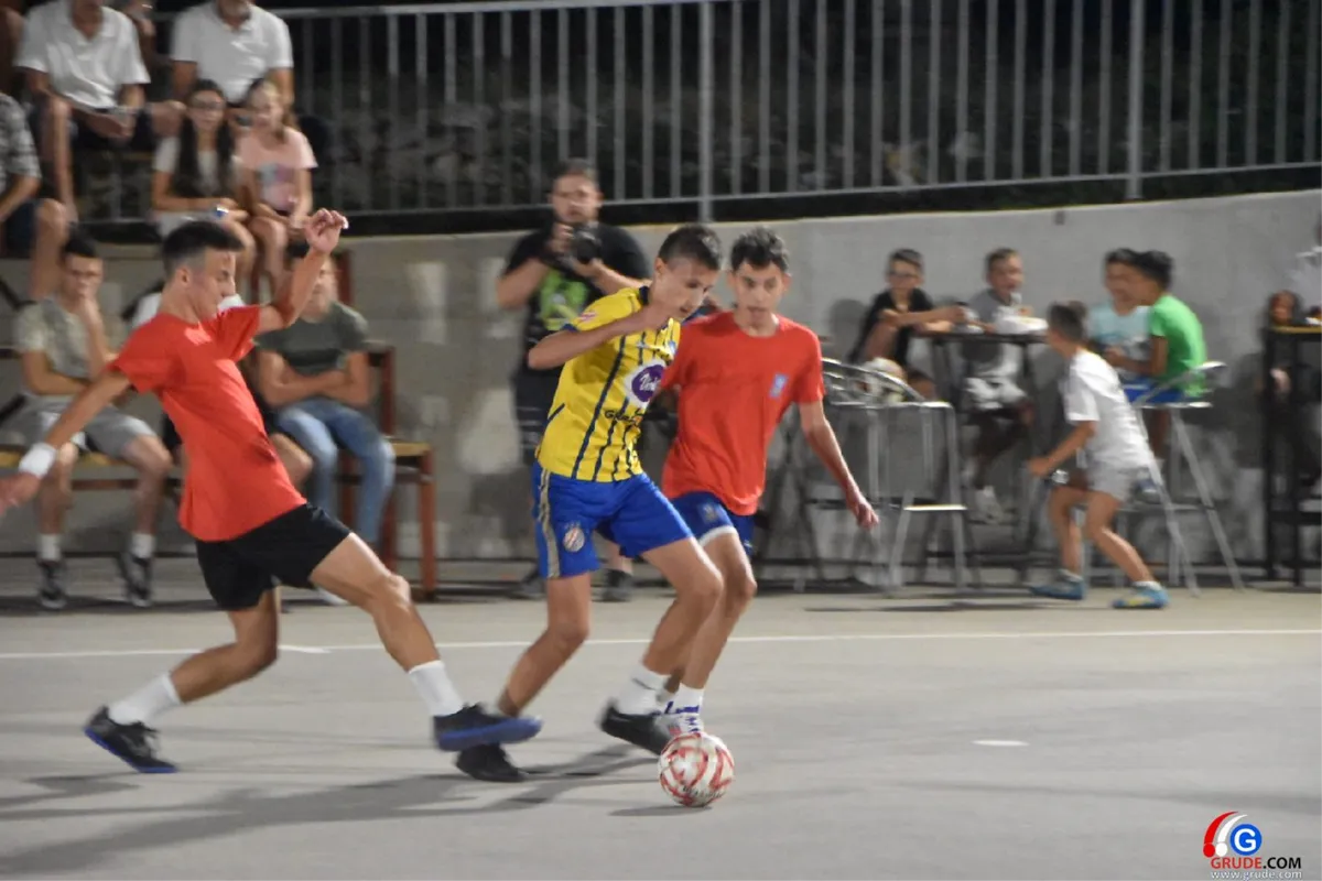 FOTO: MINUTE ŠUTNJE ZA LEGENDE I FANTASTIČNO POLUFINALE UVOD U VELIKO FINALE! GRUDE CENTAR I DRINOVCI OPET SE BORE ZA PRVAKA GRUDA 17