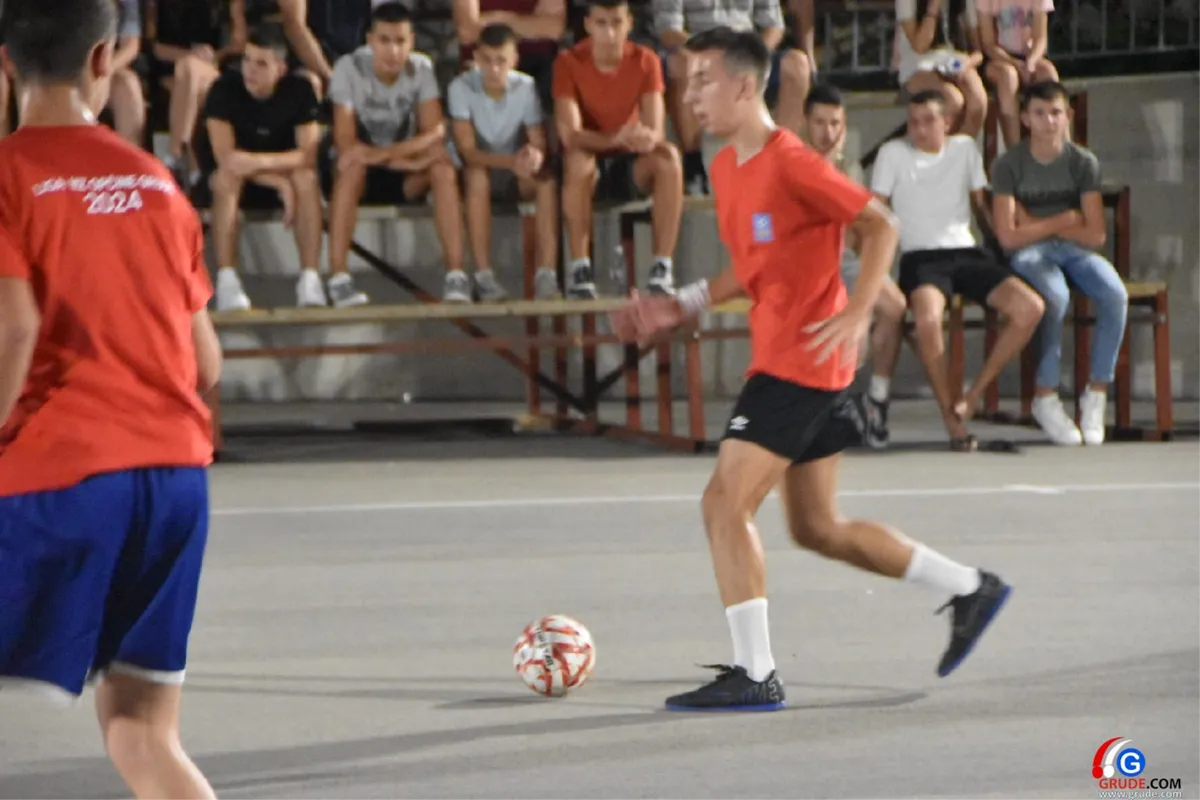 FOTO: MINUTE ŠUTNJE ZA LEGENDE I FANTASTIČNO POLUFINALE UVOD U VELIKO FINALE! GRUDE CENTAR I DRINOVCI OPET SE BORE ZA PRVAKA GRUDA 18