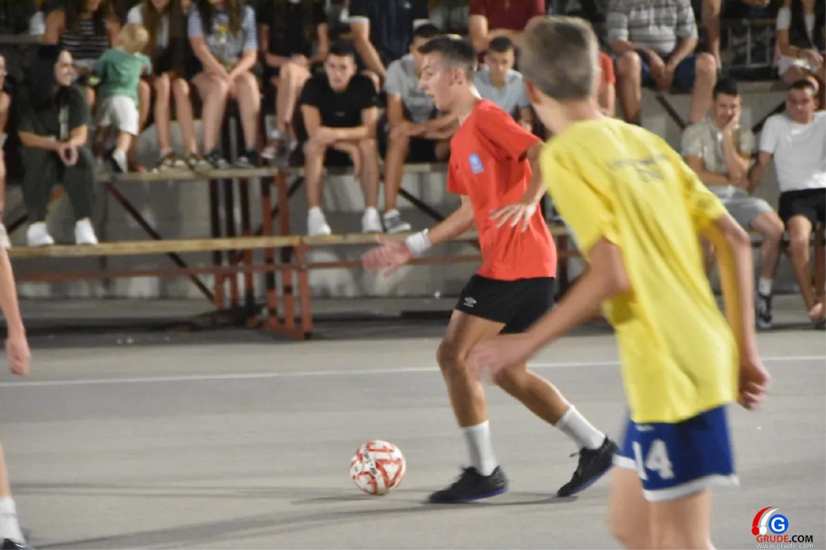 FOTO: MINUTE ŠUTNJE ZA LEGENDE I FANTASTIČNO POLUFINALE UVOD U VELIKO FINALE! GRUDE CENTAR I DRINOVCI OPET SE BORE ZA PRVAKA GRUDA 19