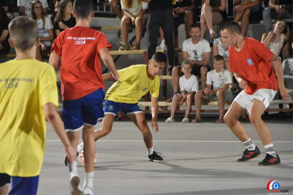 FOTO: MINUTE ŠUTNJE ZA LEGENDE I FANTASTIČNO POLUFINALE UVOD U VELIKO FINALE! GRUDE CENTAR I DRINOVCI OPET SE BORE ZA PRVAKA GRUDA 20