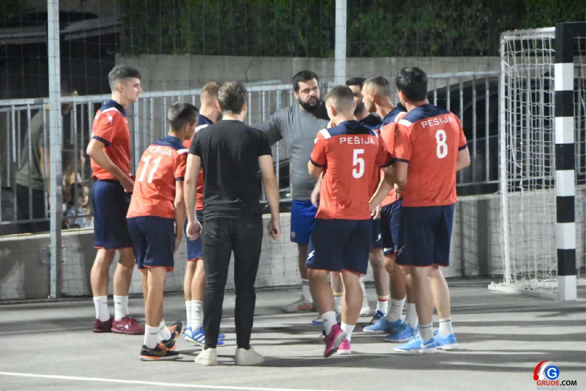 FOTO: MINUTE ŠUTNJE ZA LEGENDE I FANTASTIČNO POLUFINALE UVOD U VELIKO FINALE! GRUDE CENTAR I DRINOVCI OPET SE BORE ZA PRVAKA GRUDA 21
