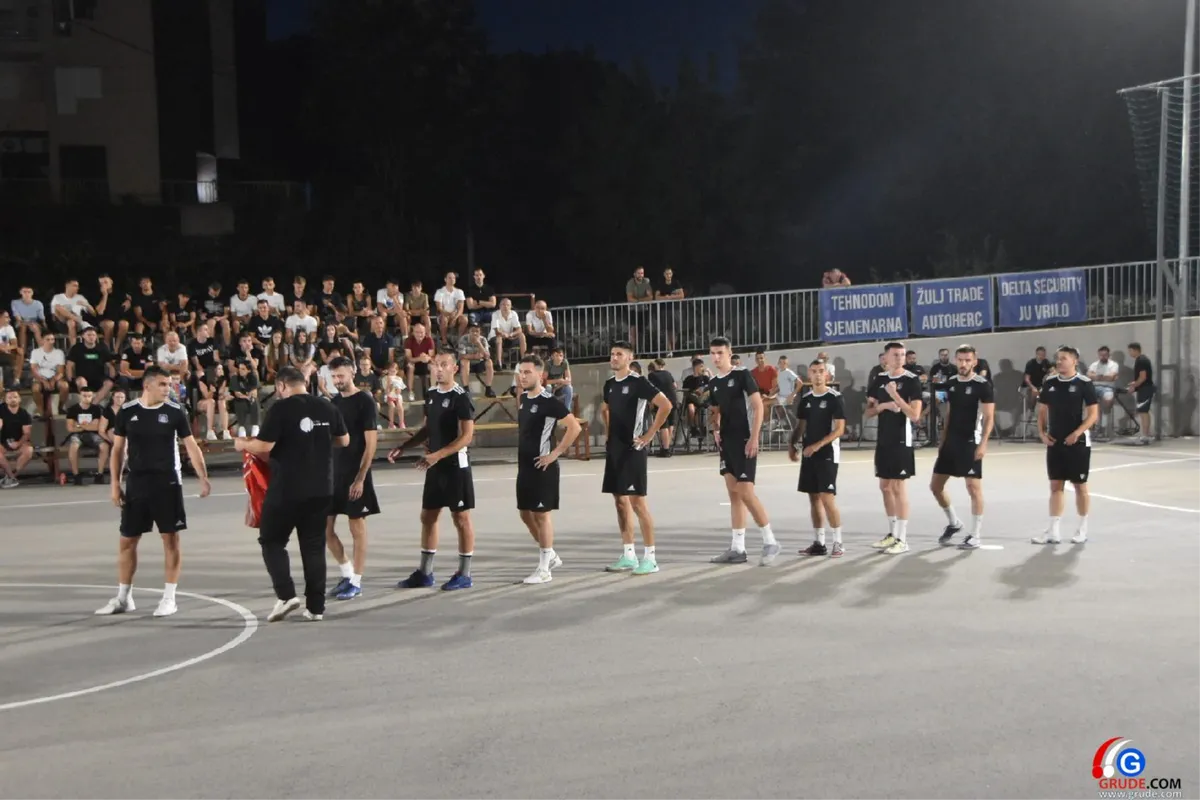 FOTO: MINUTE ŠUTNJE ZA LEGENDE I FANTASTIČNO POLUFINALE UVOD U VELIKO FINALE! GRUDE CENTAR I DRINOVCI OPET SE BORE ZA PRVAKA GRUDA 23