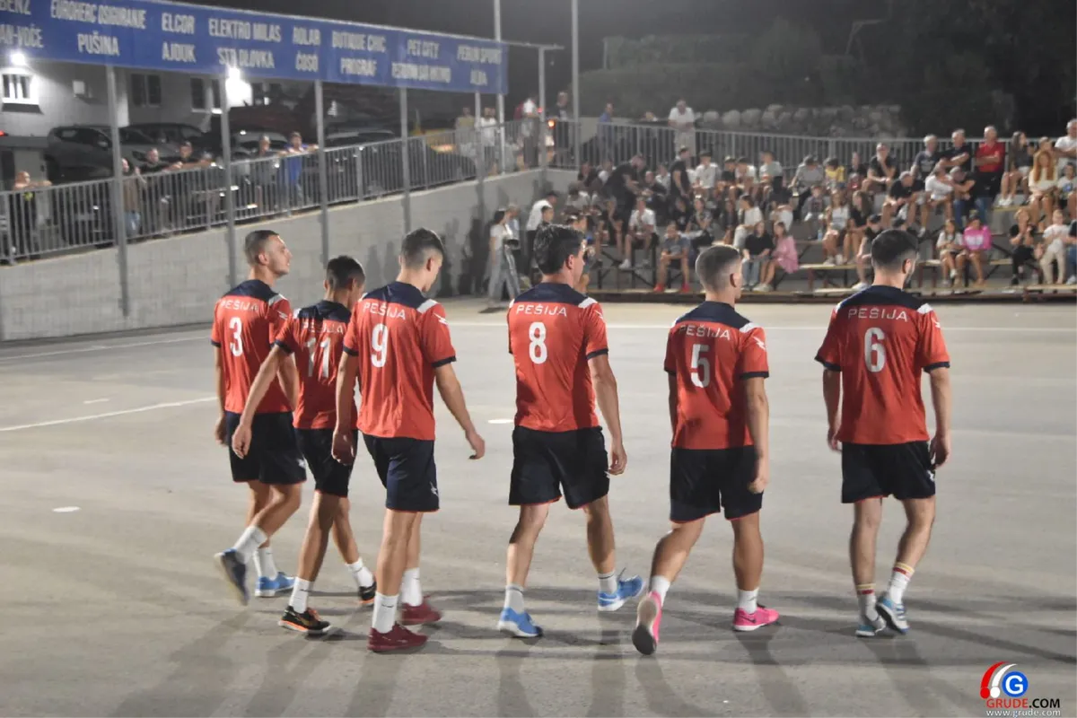 FOTO: MINUTE ŠUTNJE ZA LEGENDE I FANTASTIČNO POLUFINALE UVOD U VELIKO FINALE! GRUDE CENTAR I DRINOVCI OPET SE BORE ZA PRVAKA GRUDA 24