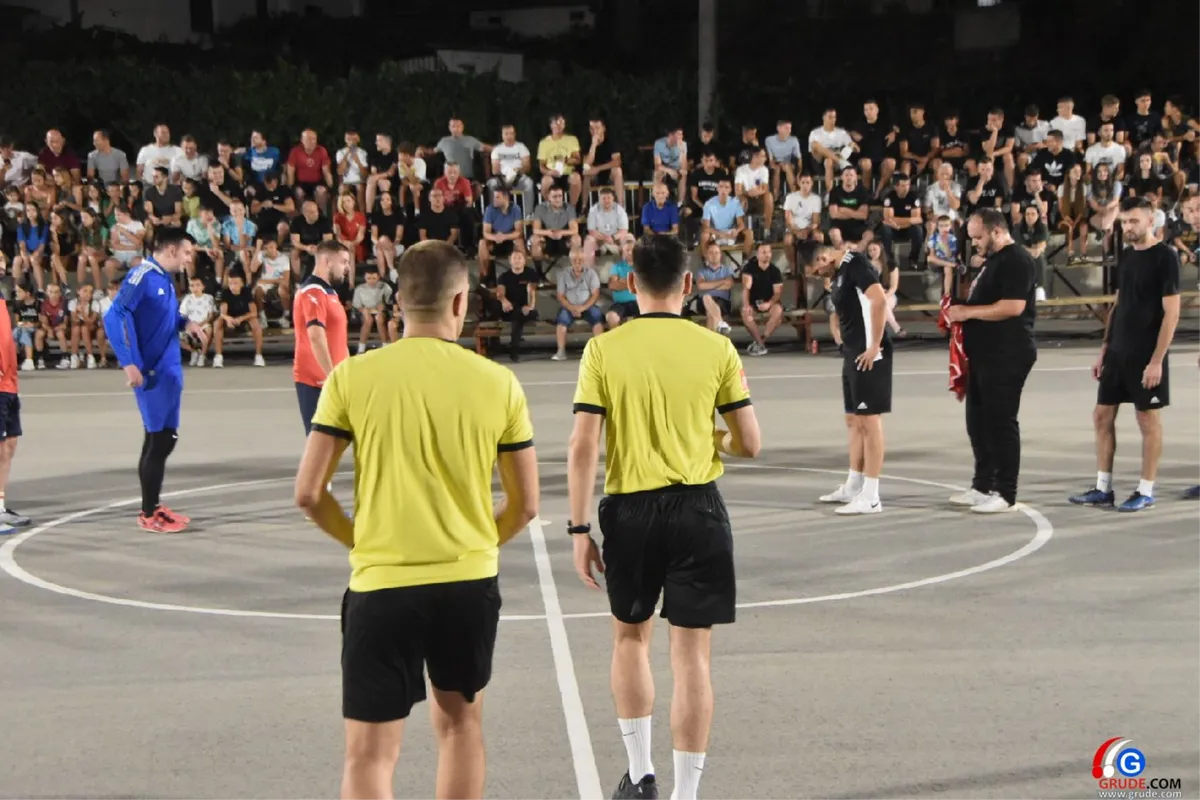 FOTO: MINUTE ŠUTNJE ZA LEGENDE I FANTASTIČNO POLUFINALE UVOD U VELIKO FINALE! GRUDE CENTAR I DRINOVCI OPET SE BORE ZA PRVAKA GRUDA 25