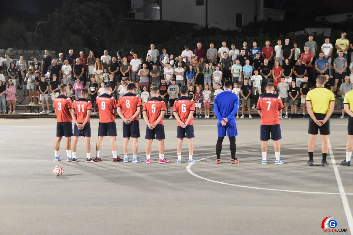 FOTO: MINUTE ŠUTNJE ZA LEGENDE I FANTASTIČNO POLUFINALE UVOD U VELIKO FINALE! GRUDE CENTAR I DRINOVCI OPET SE BORE ZA PRVAKA GRUDA 27