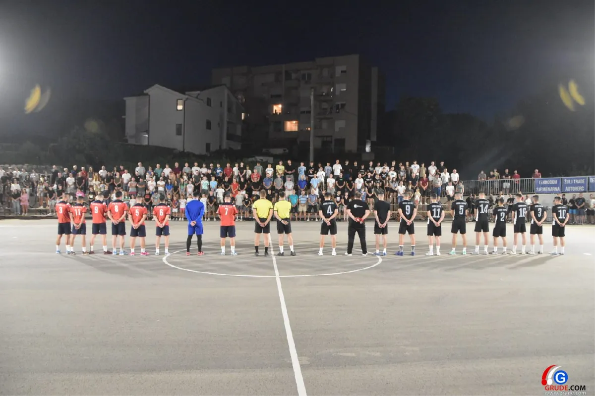 FOTO: MINUTE ŠUTNJE ZA LEGENDE I FANTASTIČNO POLUFINALE UVOD U VELIKO FINALE! GRUDE CENTAR I DRINOVCI OPET SE BORE ZA PRVAKA GRUDA 28