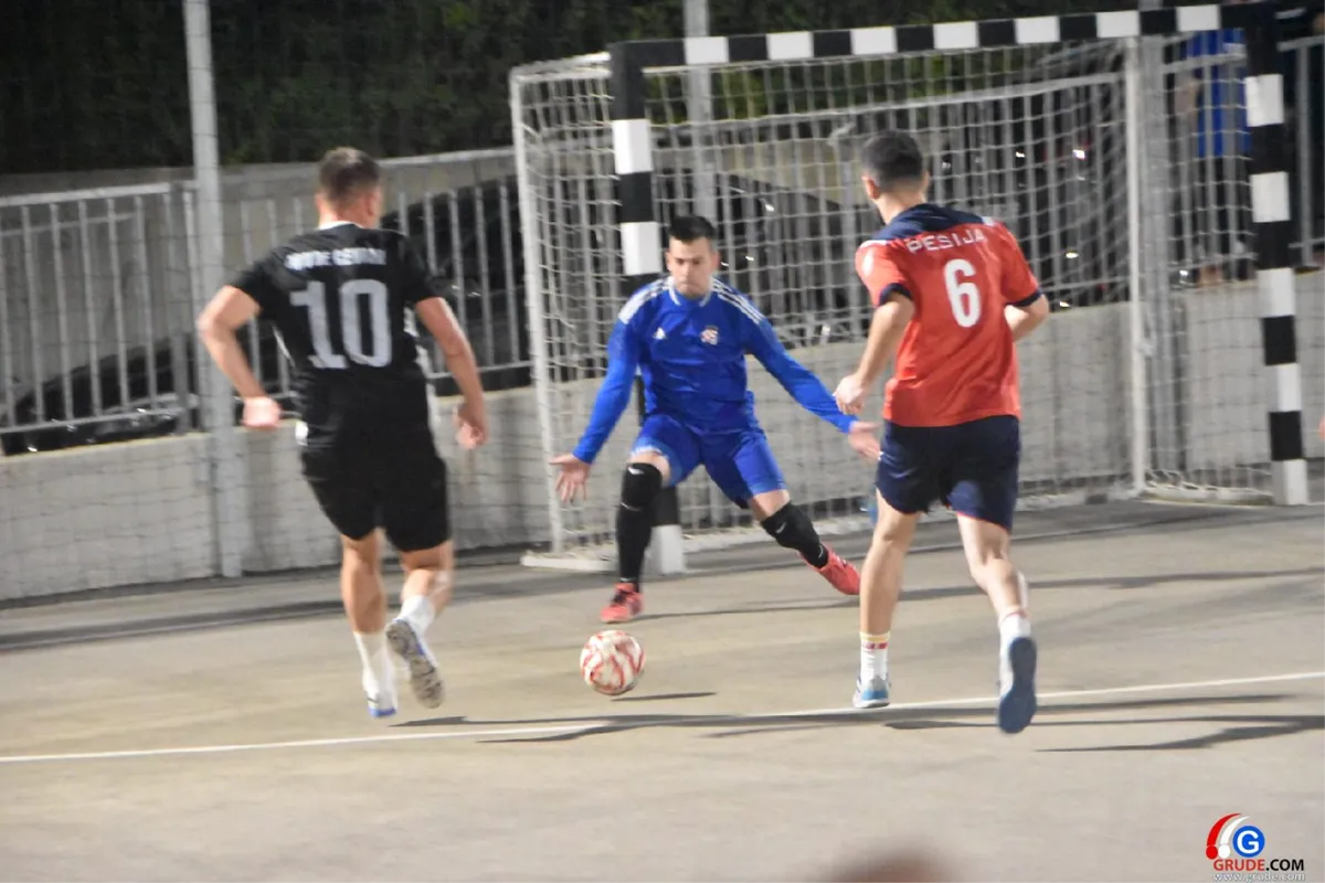 FOTO: MINUTE ŠUTNJE ZA LEGENDE I FANTASTIČNO POLUFINALE UVOD U VELIKO FINALE! GRUDE CENTAR I DRINOVCI OPET SE BORE ZA PRVAKA GRUDA 31