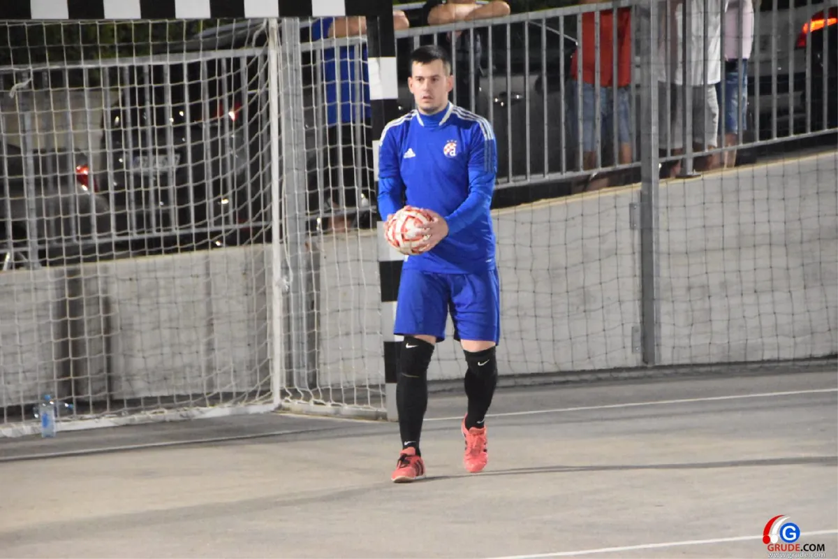 FOTO: MINUTE ŠUTNJE ZA LEGENDE I FANTASTIČNO POLUFINALE UVOD U VELIKO FINALE! GRUDE CENTAR I DRINOVCI OPET SE BORE ZA PRVAKA GRUDA 32