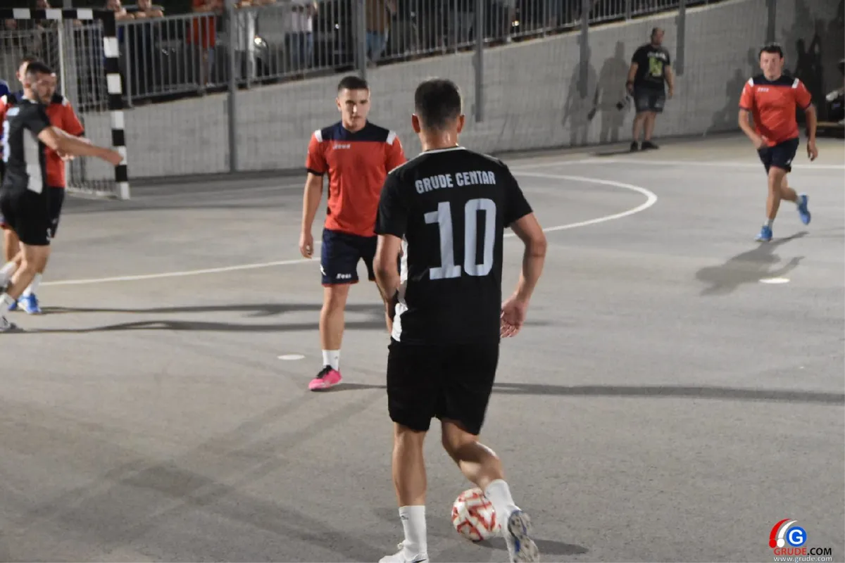 FOTO: MINUTE ŠUTNJE ZA LEGENDE I FANTASTIČNO POLUFINALE UVOD U VELIKO FINALE! GRUDE CENTAR I DRINOVCI OPET SE BORE ZA PRVAKA GRUDA 34