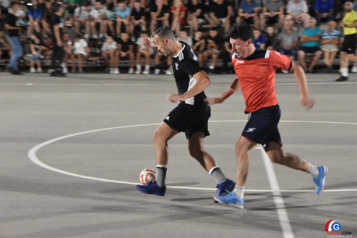 FOTO: MINUTE ŠUTNJE ZA LEGENDE I FANTASTIČNO POLUFINALE UVOD U VELIKO FINALE! GRUDE CENTAR I DRINOVCI OPET SE BORE ZA PRVAKA GRUDA 37