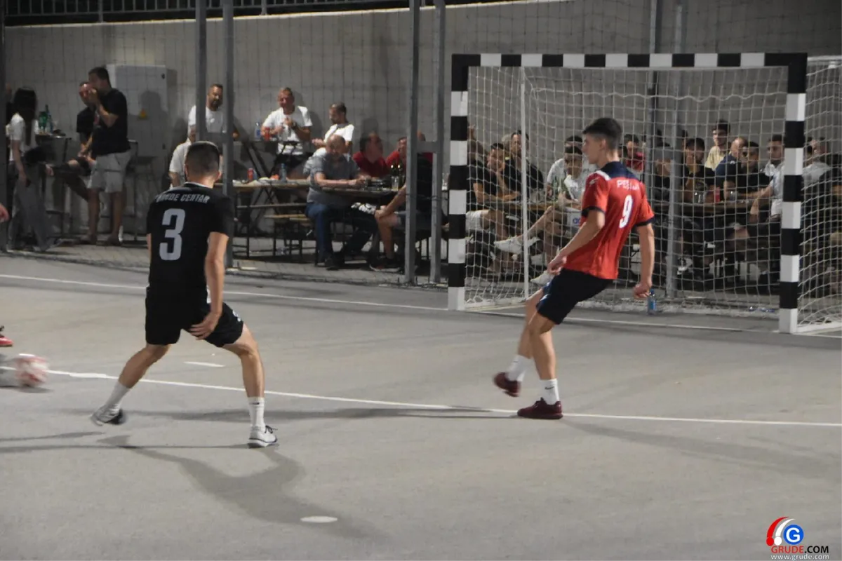 FOTO: MINUTE ŠUTNJE ZA LEGENDE I FANTASTIČNO POLUFINALE UVOD U VELIKO FINALE! GRUDE CENTAR I DRINOVCI OPET SE BORE ZA PRVAKA GRUDA 39