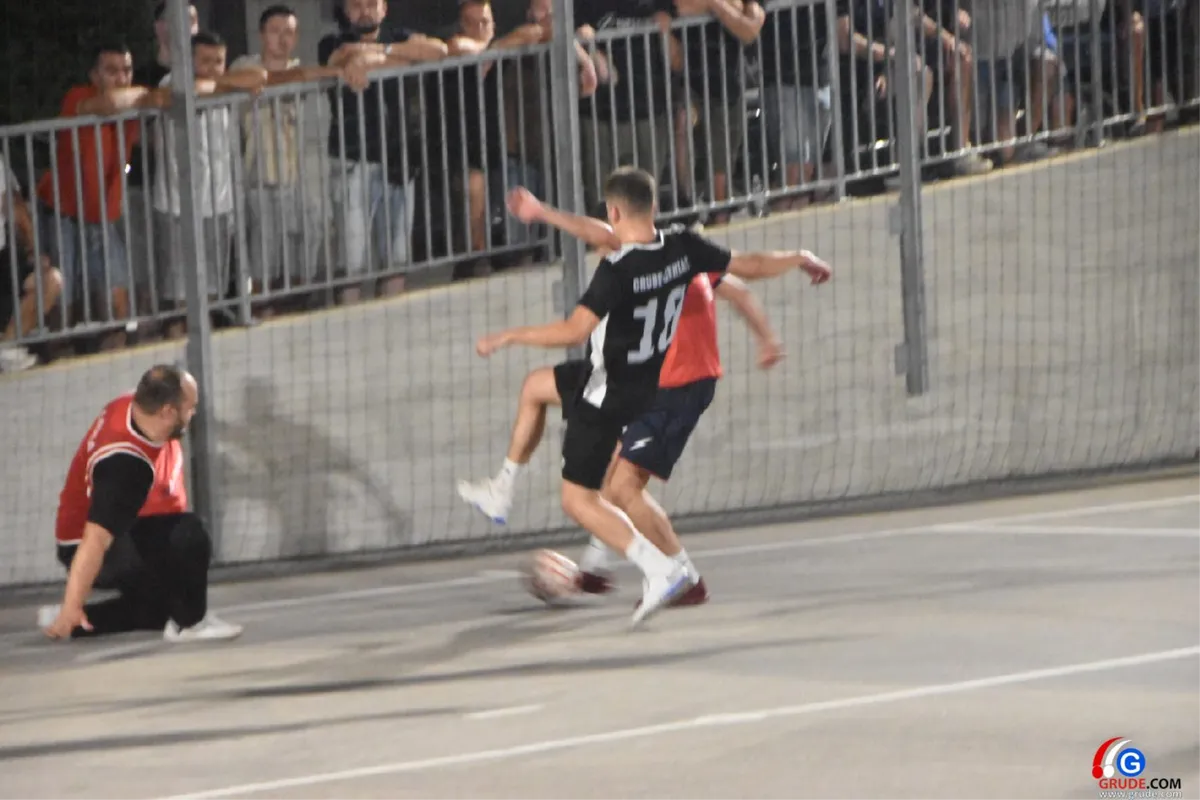 FOTO: MINUTE ŠUTNJE ZA LEGENDE I FANTASTIČNO POLUFINALE UVOD U VELIKO FINALE! GRUDE CENTAR I DRINOVCI OPET SE BORE ZA PRVAKA GRUDA 46