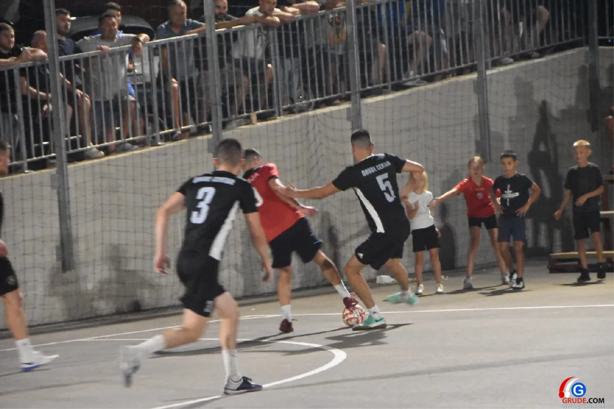 FOTO: MINUTE ŠUTNJE ZA LEGENDE I FANTASTIČNO POLUFINALE UVOD U VELIKO FINALE! GRUDE CENTAR I DRINOVCI OPET SE BORE ZA PRVAKA GRUDA 47